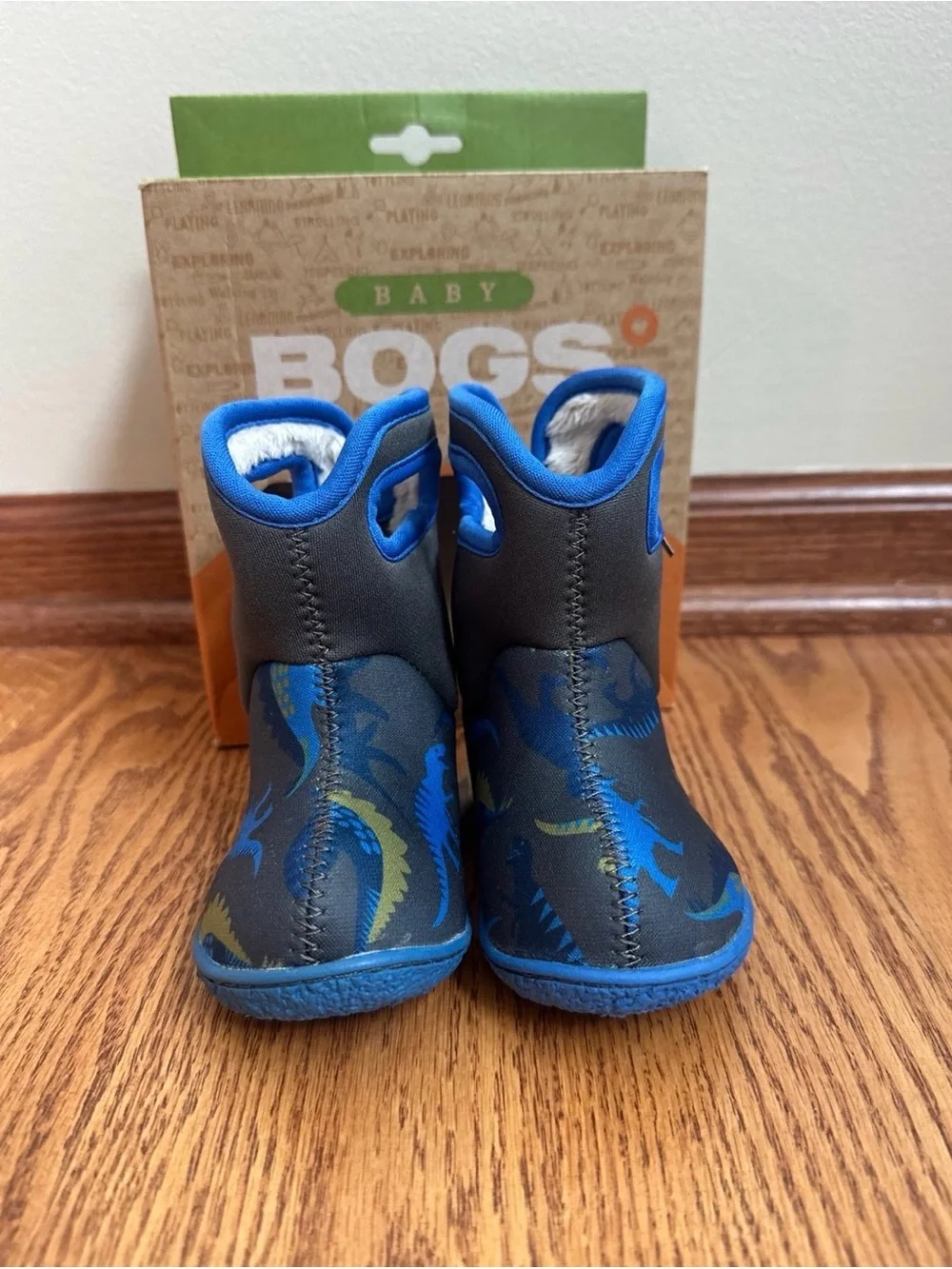 Bogs Baby/Toddler Boots Boys Size 4 Dinos